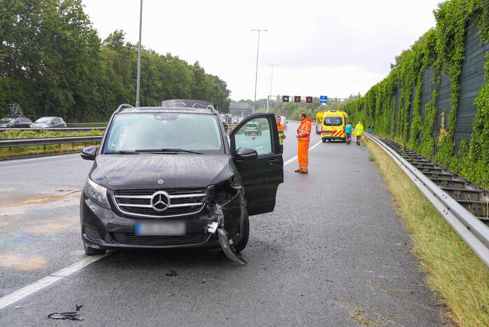 Duitse toerist schaart met aanhanger op snelweg