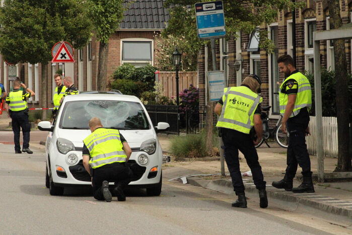 Fietsster geschept voorruit aan diggelen
