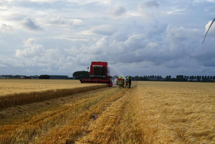 Beginnende brand maaidorser snel onder controle