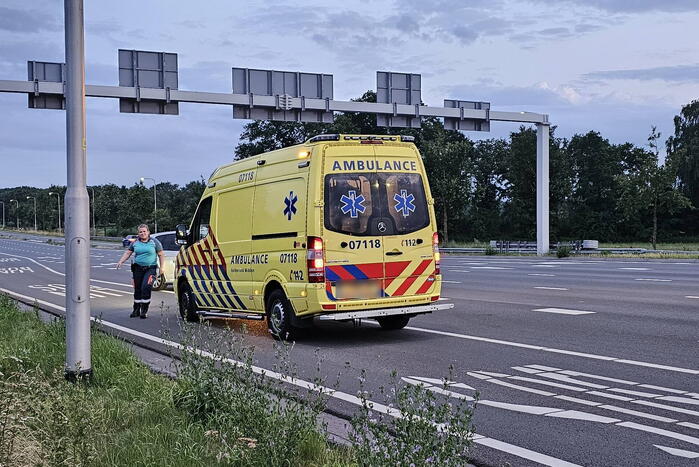 Auto midden op de weg aangetroffen