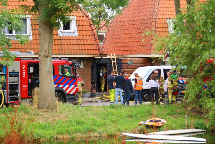 Gasfles ontploft bij brand in schuur