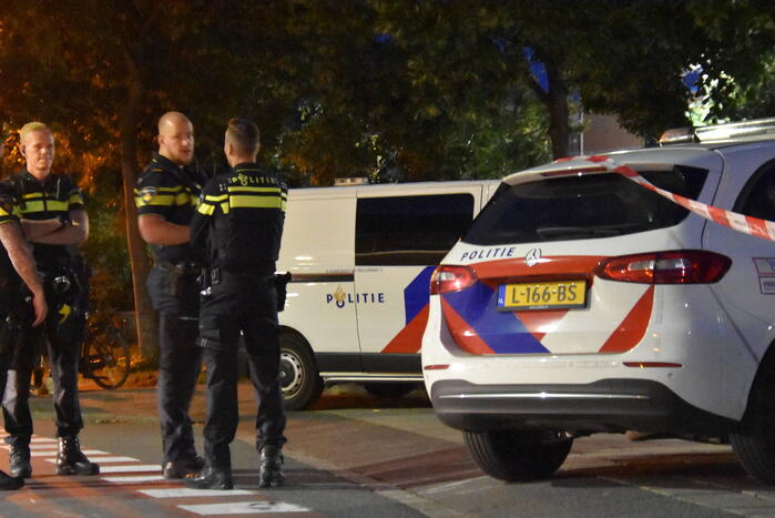 Tiener neergestoken bij winkelcentrum