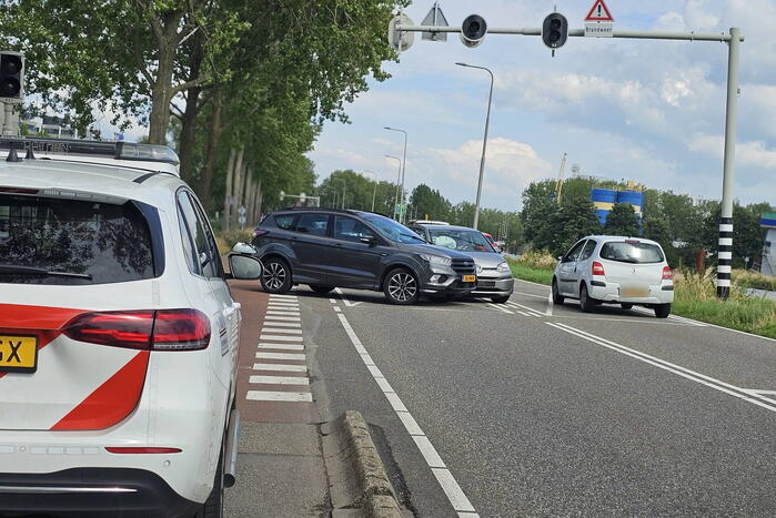 Twee auto's met elkaar in botsing