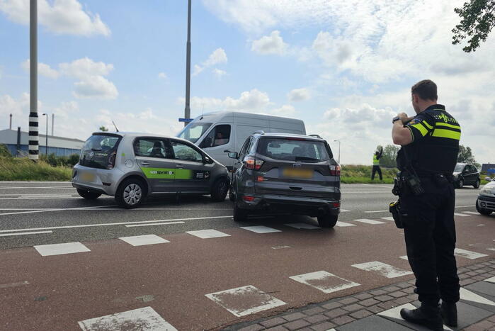 Twee auto's met elkaar in botsing