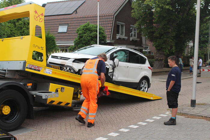 Gewonden nadat auto over de kop slaat