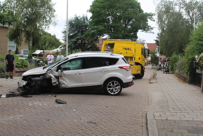 Gewonden nadat auto over de kop slaat
