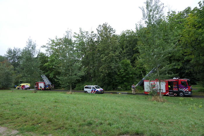 Brandweer zoekt slachtoffers in sloot maar vinden vijf scooters