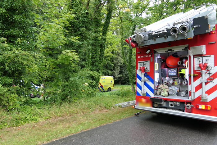 Brandweer zoekt slachtoffers in sloot maar vinden vijf scooters