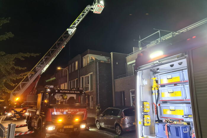 Bewoner op tijd uit woning bij brand, woningen ontruimd