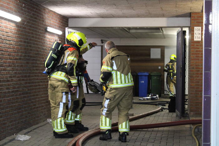 Bewoner op tijd uit woning bij brand, woningen ontruimd