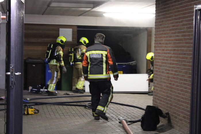 Bewoner op tijd uit woning bij brand, woningen ontruimd
