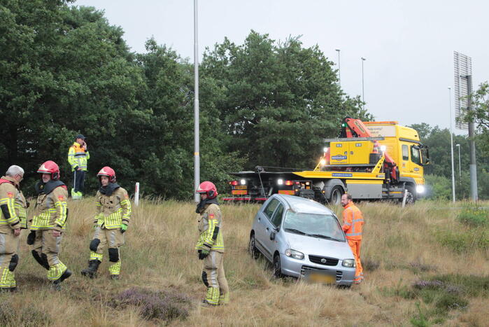 Auto slaat over de kop op toerit