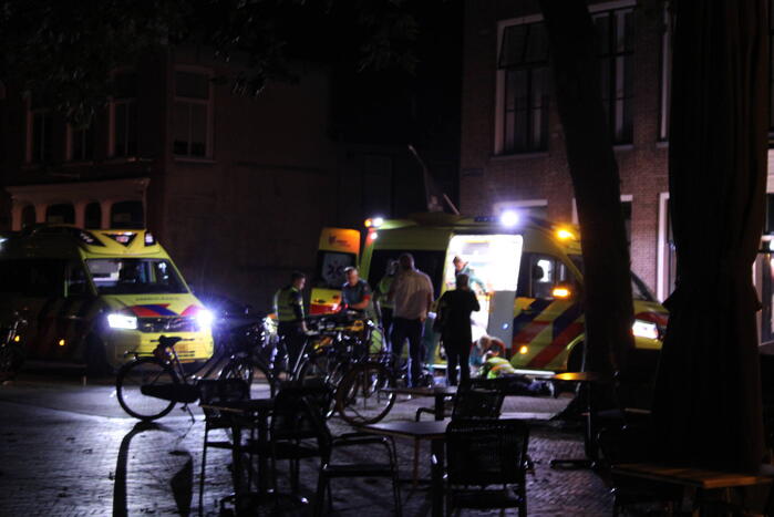 Twee fietsers botsen op elkaar