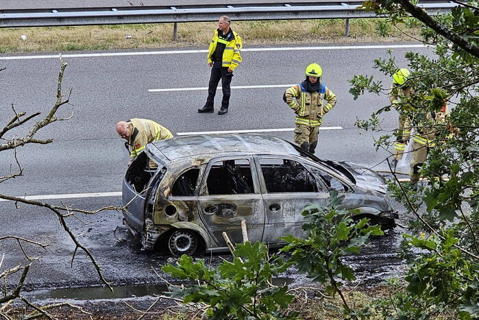 Snelweg dicht vanwege autobrand