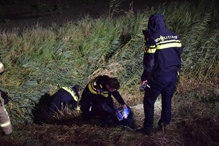 Wrak aangetroffen in sloot, bestuurder verlaat plaats van ongeval