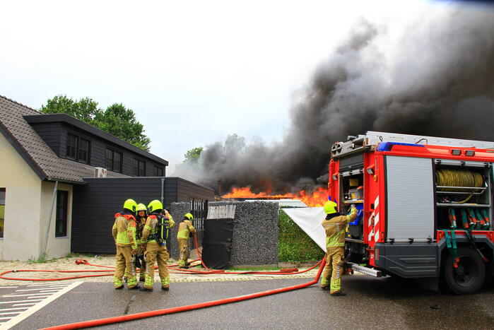 Uitslaande brand zorgt voor flinke rookontwikkeling