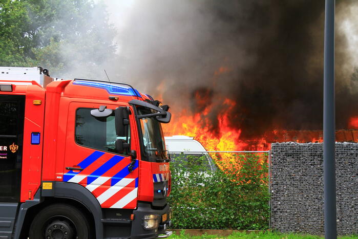 Uitslaande brand zorgt voor flinke rookontwikkeling