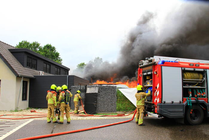 Uitslaande brand zorgt voor flinke rookontwikkeling