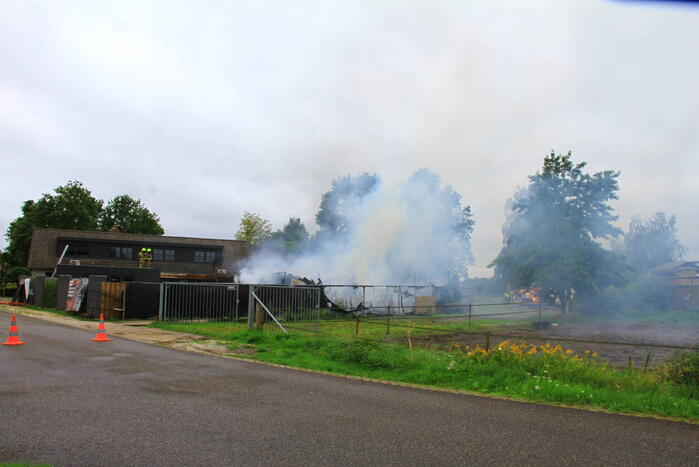 Uitslaande brand zorgt voor flinke rookontwikkeling