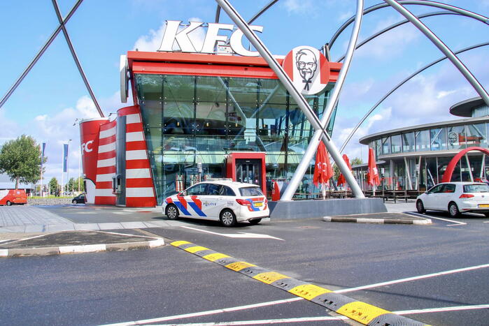 Politiehelikopter zoek naar overvaller KFC