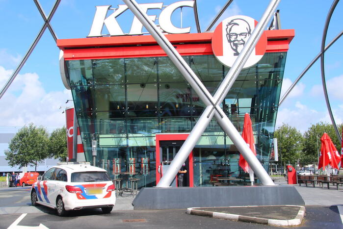 Politiehelikopter zoek naar overvaller KFC