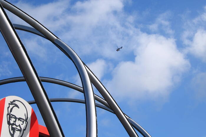 Politiehelikopter zoek naar overvaller KFC