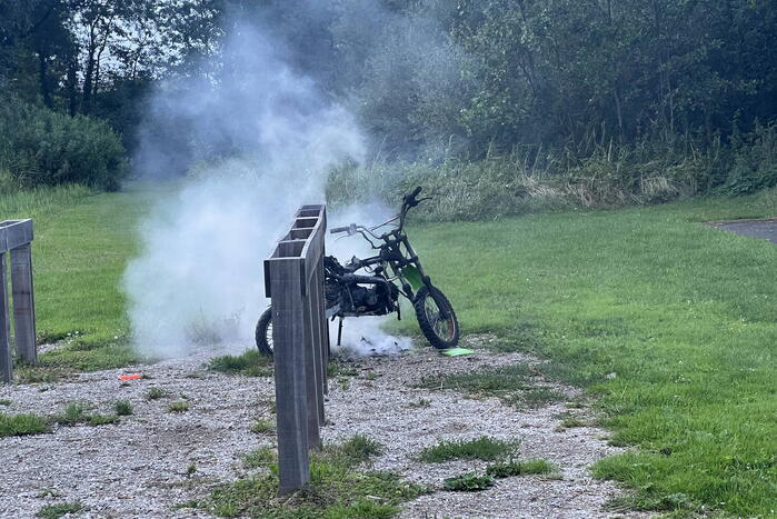 Crossbrommer gaat in vlammen op