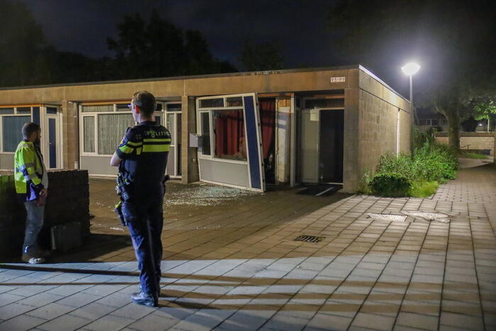 Veel schade na explosie in woning
