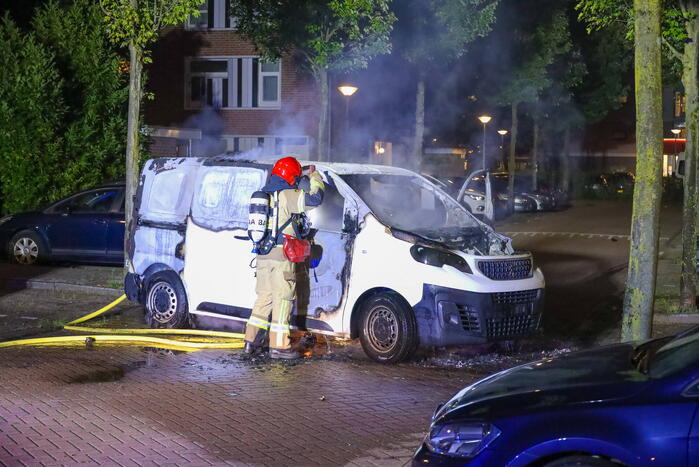 Bestelbus verwoest door brand