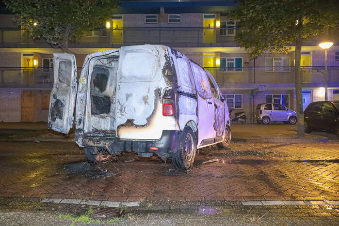 Bestelbus verwoest door brand