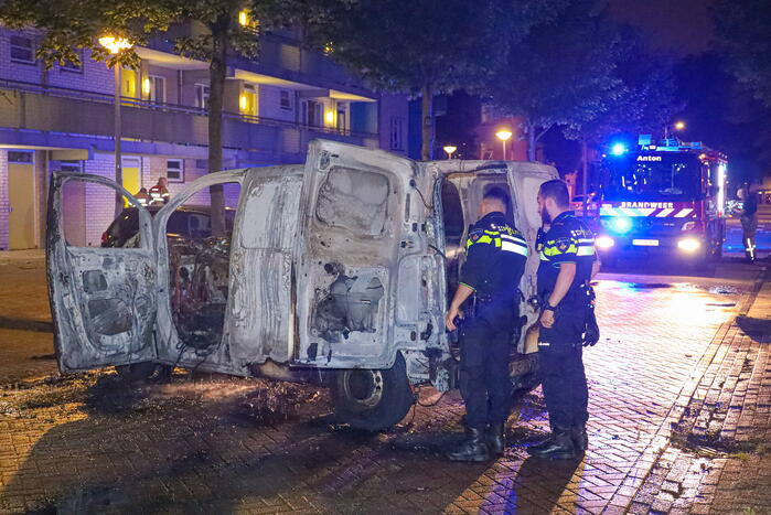 Bestelbus verwoest door brand