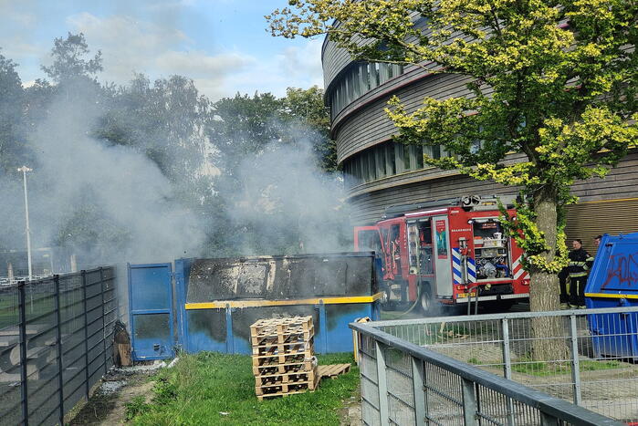 Rookontwikkeling door brand in papiercontainer
