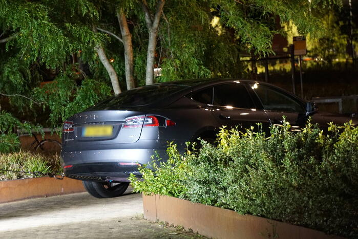 Dronken bestuurder rijdt van trap af