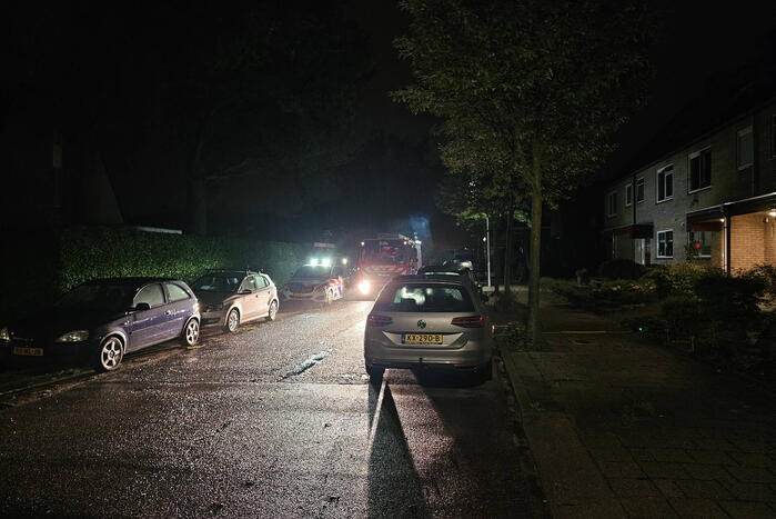 Geparkeerde auto vat vlam