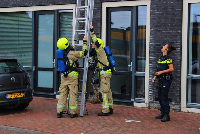 Brand in bovenwoning snel onder controle