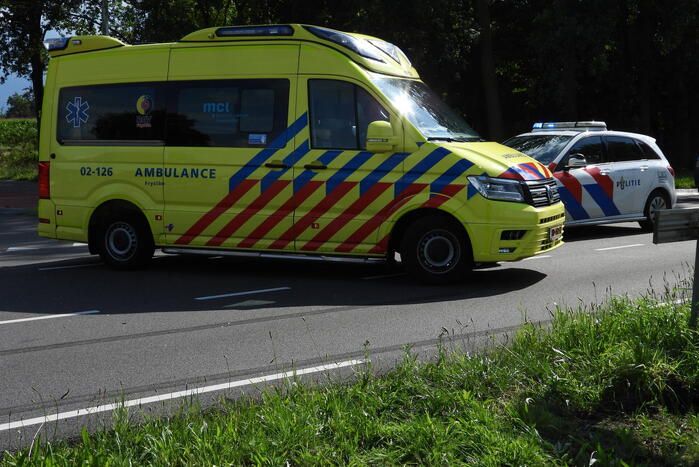 Automobilist schept fietser op oversteekplaats