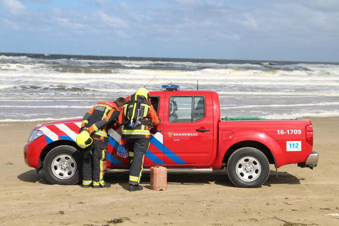 Brandweer ingezet voor jerrycan op strand