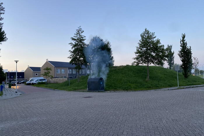 Brand in papiercontainer snel geblust