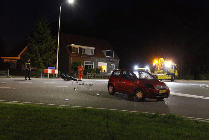 Motorrijder gewond bij botsing met auto