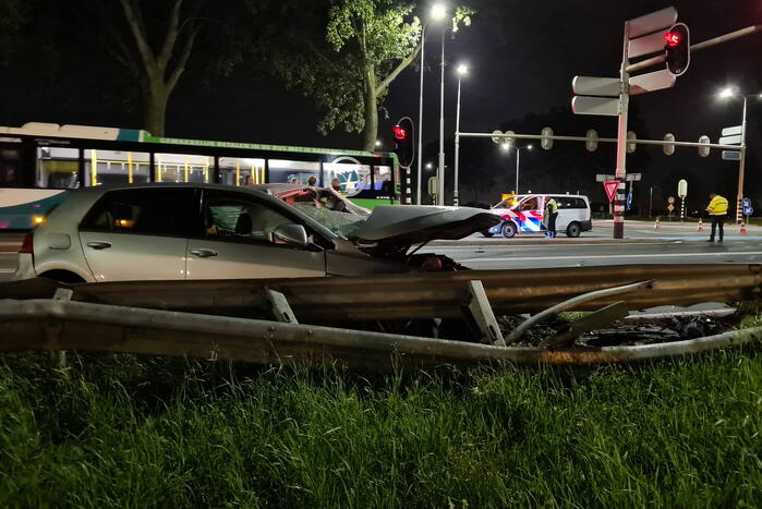 Flinke ravage na botsing tussen twee voertuigen