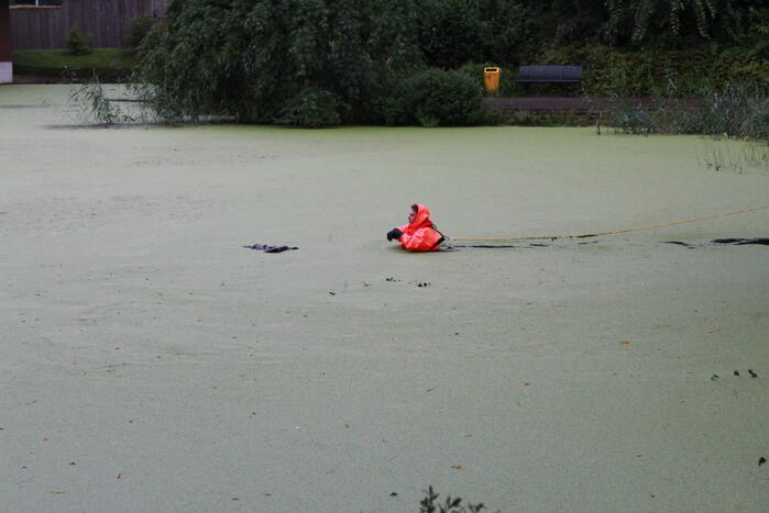 Persoon te water blijkt vuilniszak
