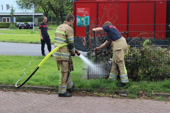 Brandweer ontdekt brand in blad- en snoeikorf