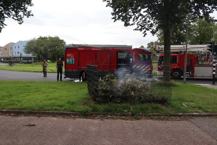 Brandweer ontdekt brand in blad- en snoeikorf