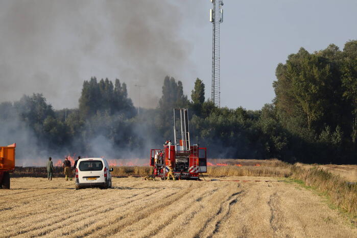 Grote brand op weiland