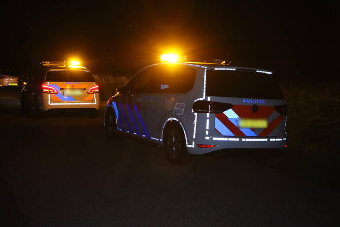 Fietser klapt achterop geparkeerde bus