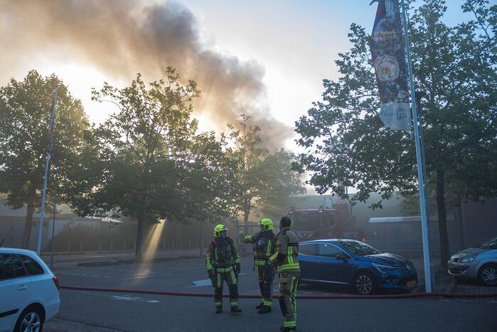 Grote uitslaande brand bij Albert Heijn