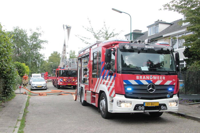 Brandweer redt kat uit brandende woning