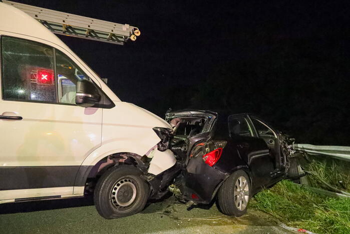 Enorme schade bij aanrijding op snelweg