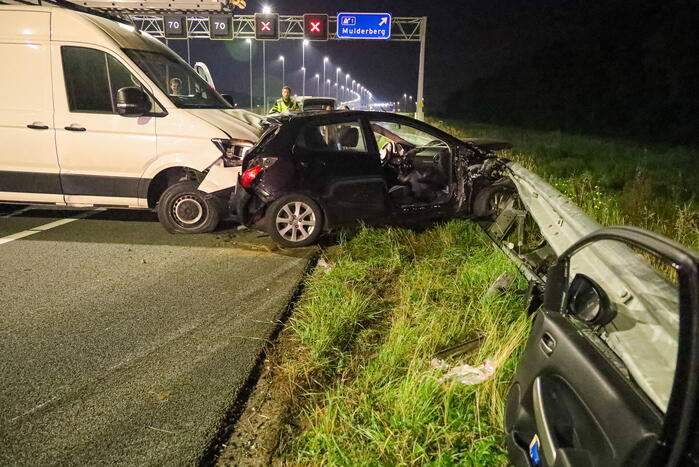 Enorme schade bij aanrijding op snelweg