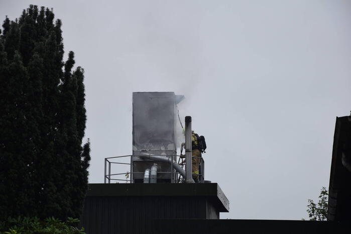 Uitslaande brand in houtverwerkingsbedrijf